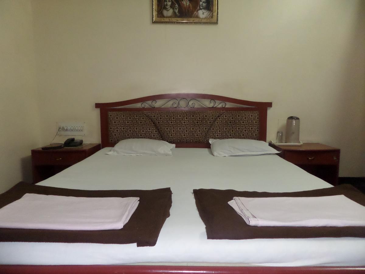 Hotel Ambessador Executive Solapur Exterior foto