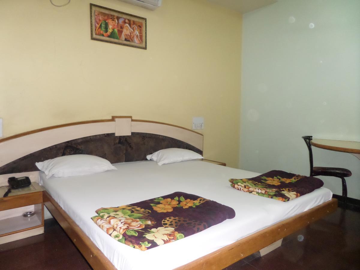 Hotel Ambessador Executive Solapur Exterior foto